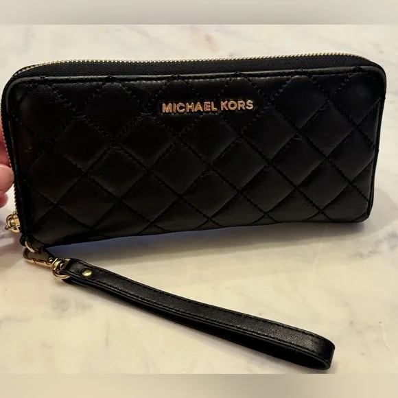 Michael Kors Quilted Black Leather Zip-around Long Wallet Wristlet - Picture 1 of 12
